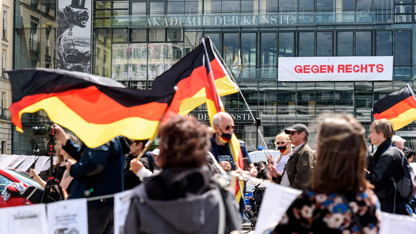 Demonstration und Gegenprotest auf dem Pariser Platz, Foto: Florian Boillot