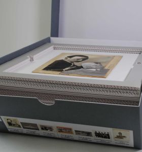 Lagerung der Fotomontagen in Grafikbetten und Stülpboxen, John Heartfield